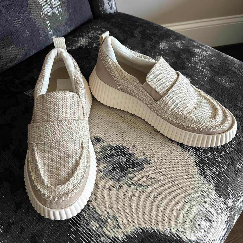 NWOT Dolce Vita Dayo Sneakers